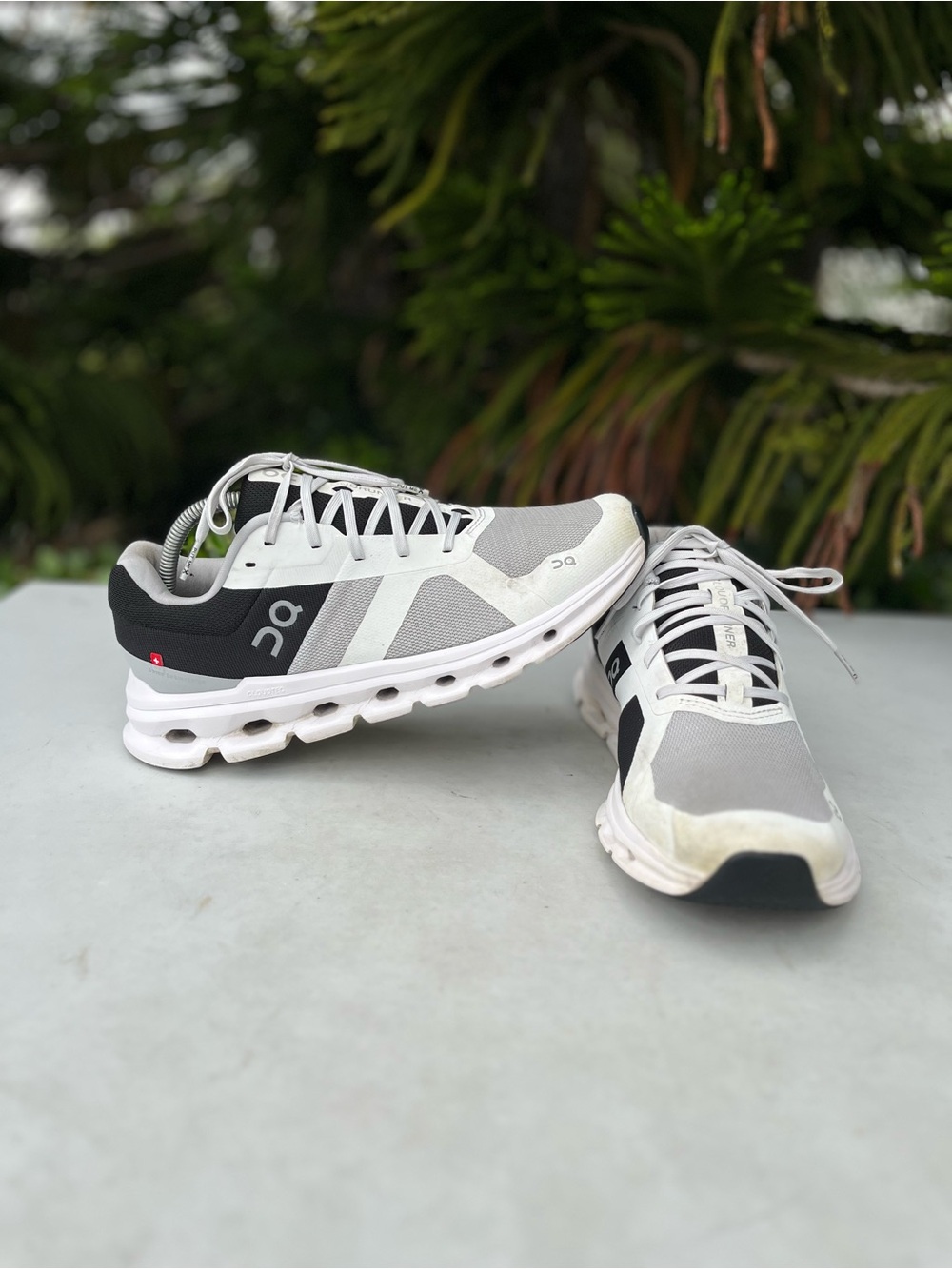 On Cloud CloudRunner Running Shoes Mens Size: 9.5